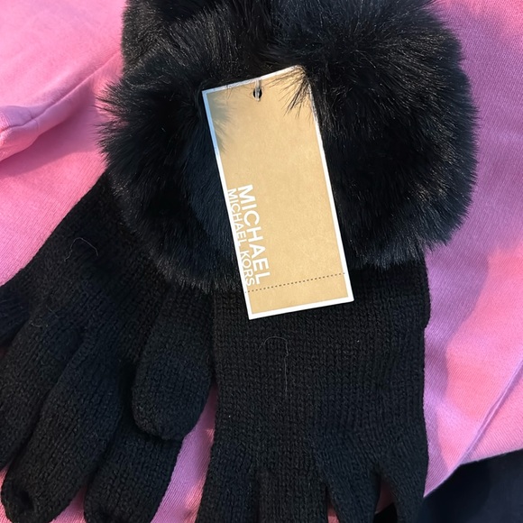 MICHAEL KORS BLACK GLOVES NWT